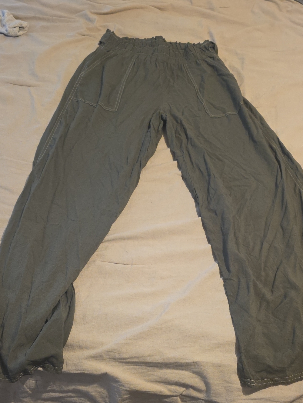 Relaxed Wide‑Leg Women's Pants in Olive Green